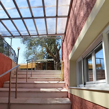 Apartament Meandros27 Cosy Countryside Rustic Semi Basement Kynopiástai